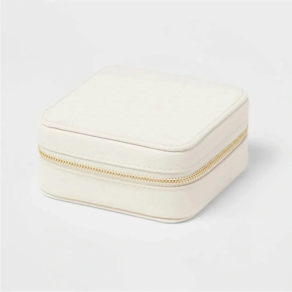 Small Travel Accessory Organizer - Picture 4 of 9
